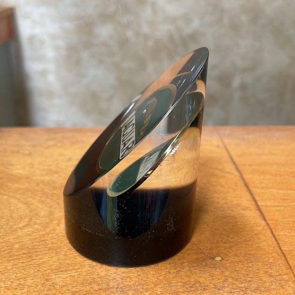 Vintage ARTVUE Jaguar Automobile Emblem Paperweight Decor - Picture 4 of 13